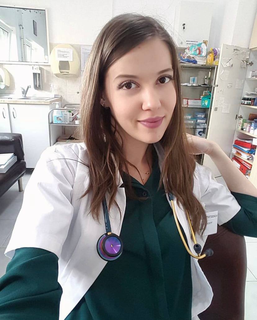 Dr. Andreea Mateescu