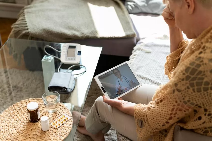 Cum am grijă de mama de la distanță: control cardiologic online, fără drumuri de 45 km